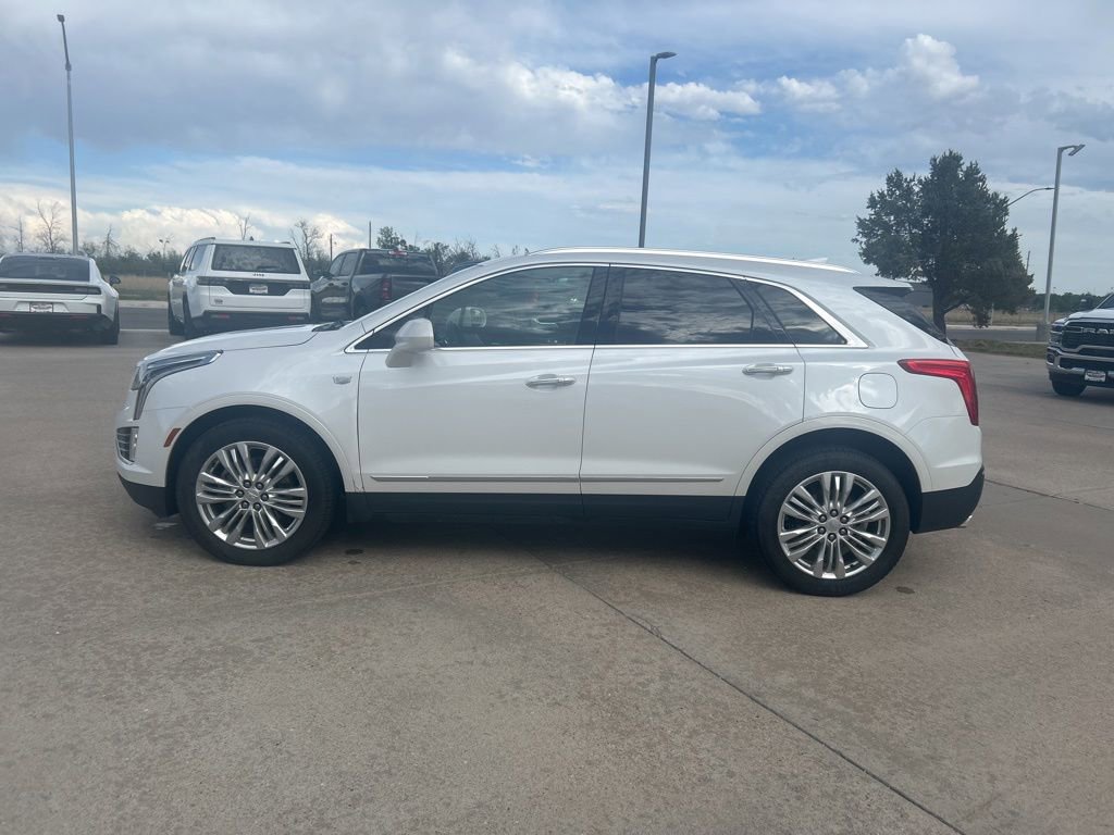 Used 2019 Cadillac XT5 Premium Luxury AWD/4WD image 2