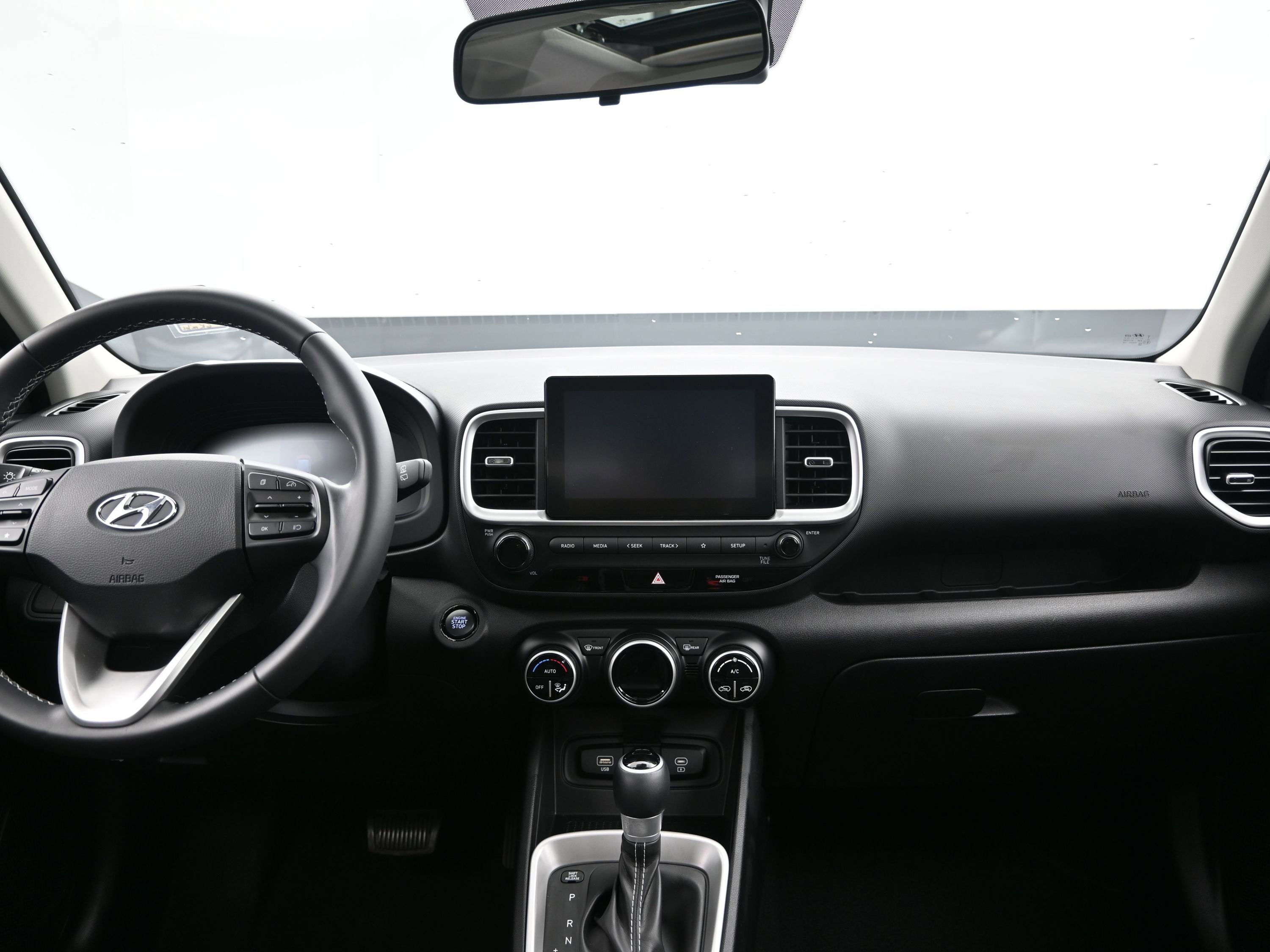 Used 2024 Hyundai Venue SEL image 21