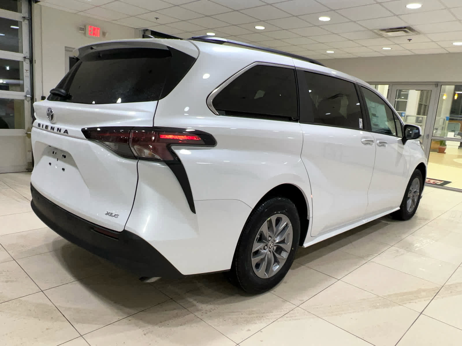 New 2026 Toyota Sienna XLE image 5