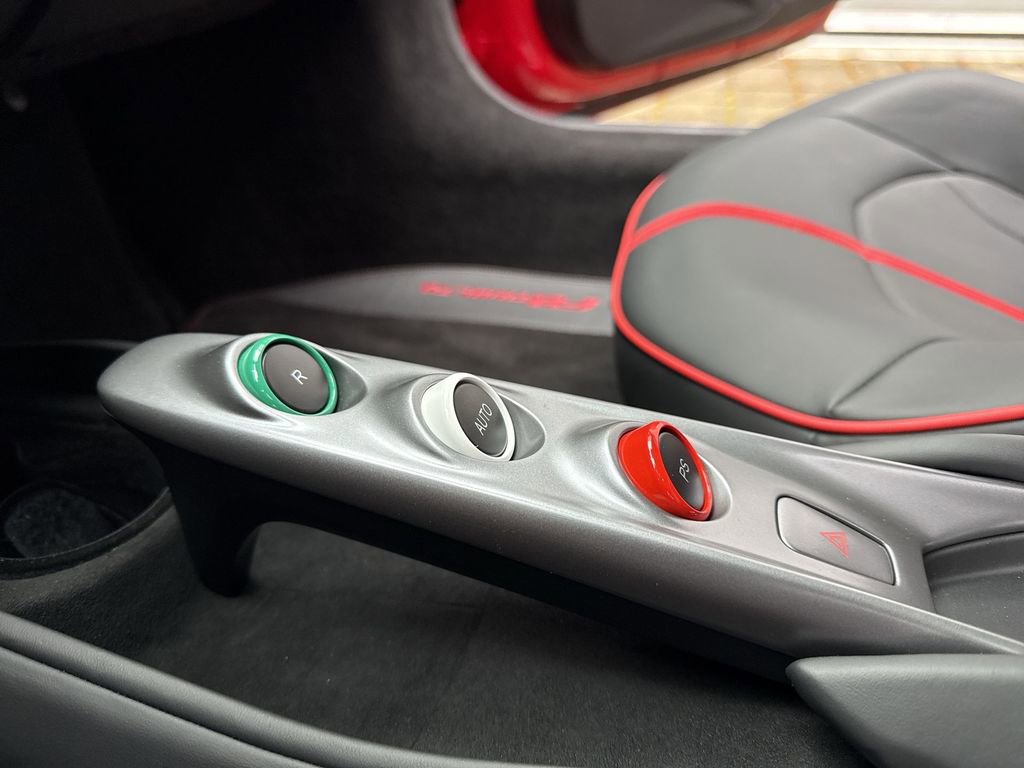 Certified 2022 Ferrari F8 Tributo RWD image 32