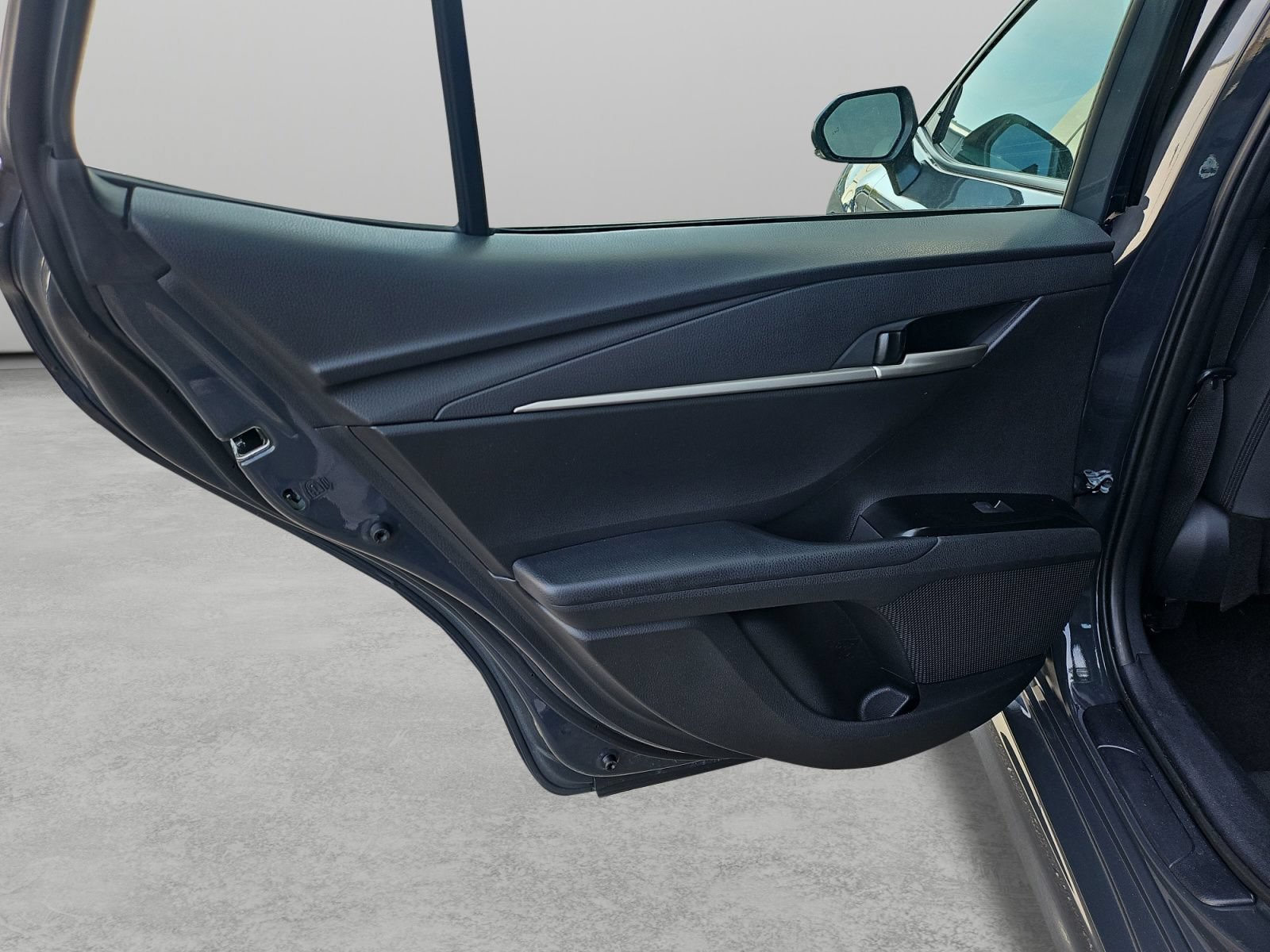 Used 2025 Toyota Camry SE FWD image 35