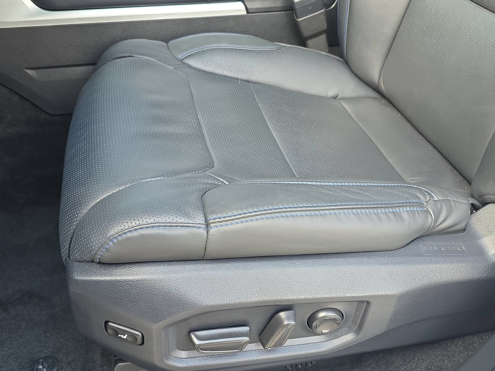 Used 2025 Toyota Sequoia Platinum AWD/4WD image 26