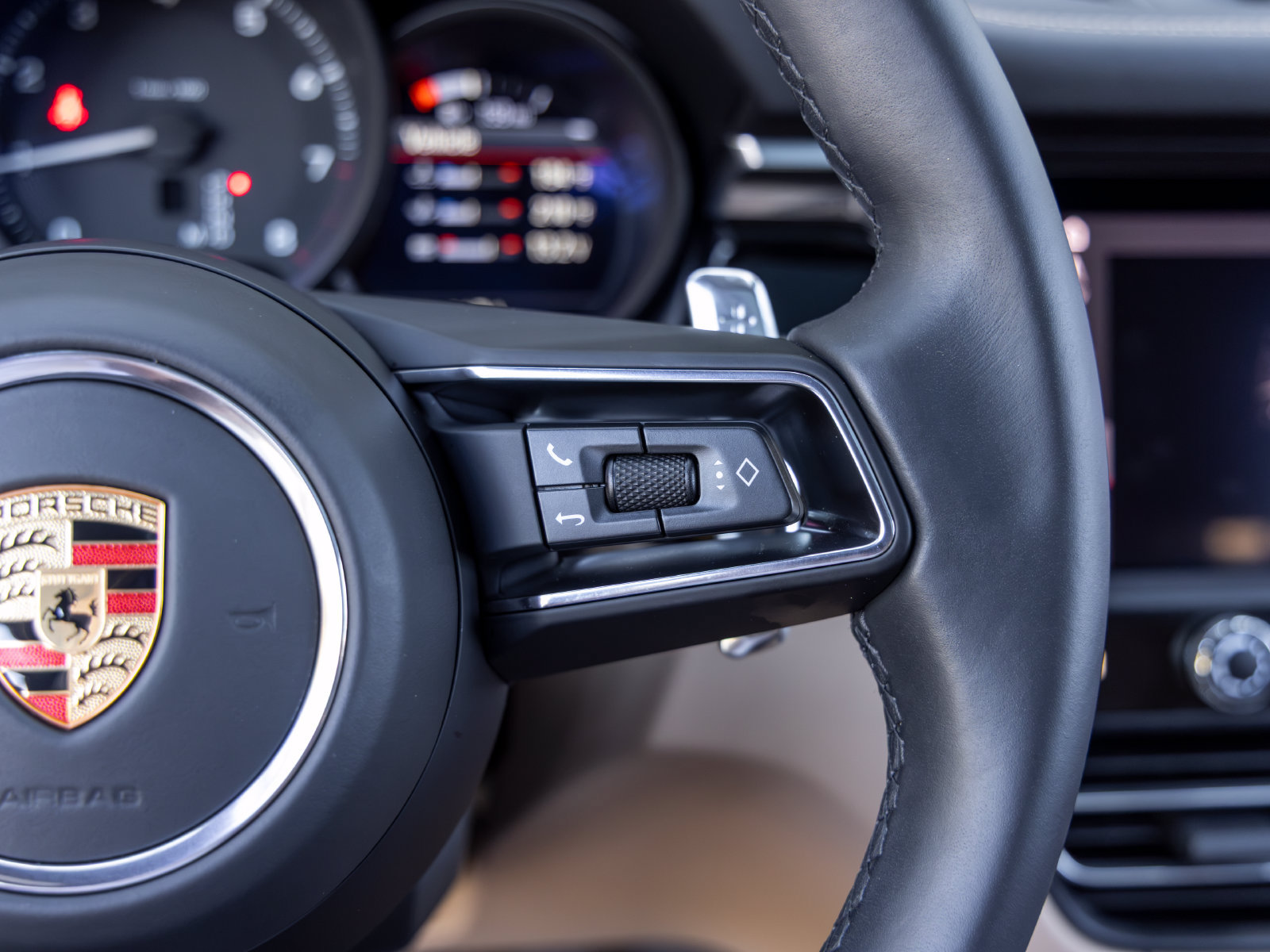 Certified 2026 Porsche Macan AWD/4WD image 33