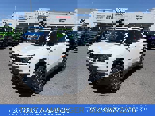 Used 2026 Jeep Cherokee Laredo AWD/4WD image 1