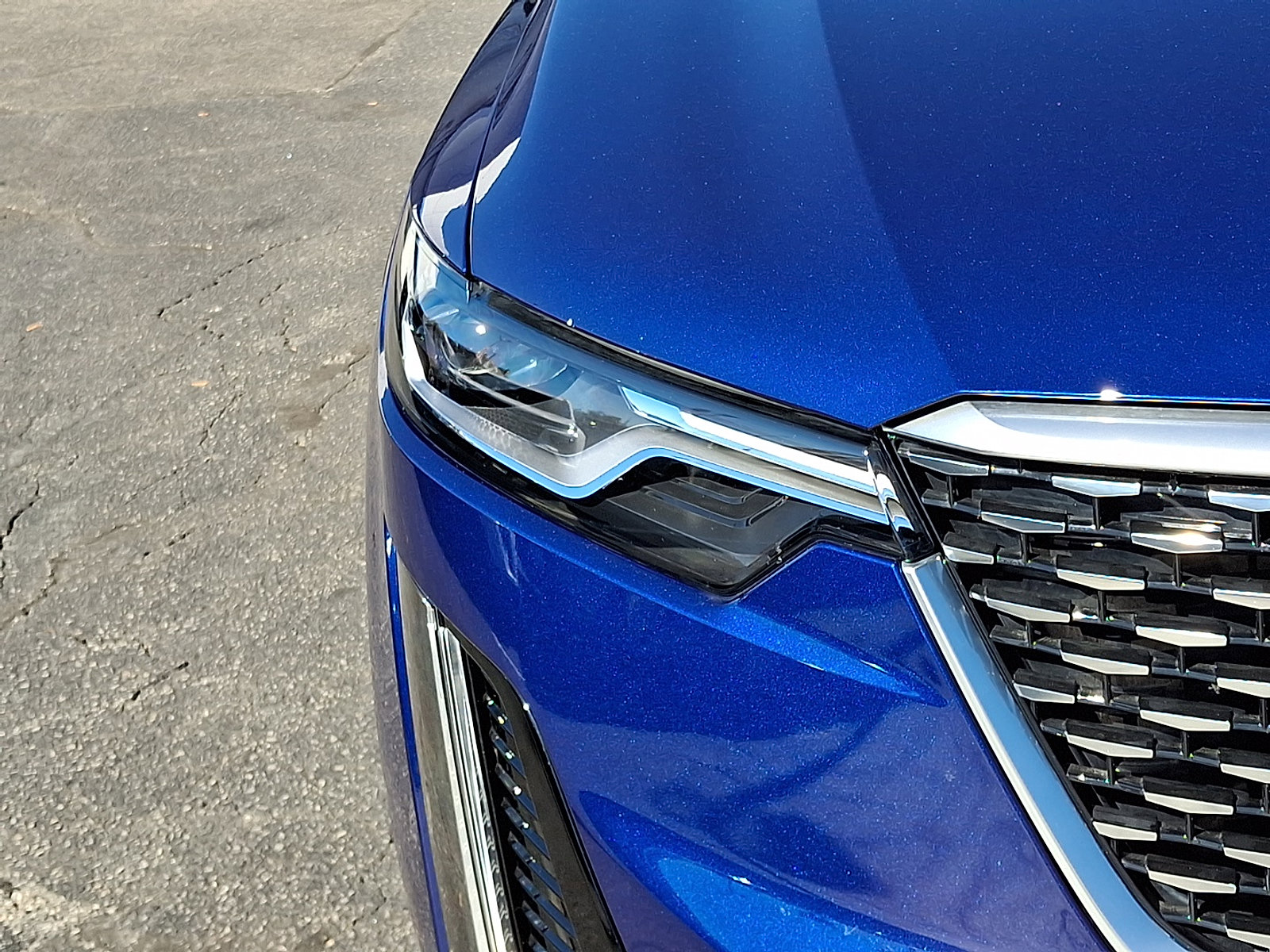 Used 2025 Cadillac XT6 Premium Luxury image 10