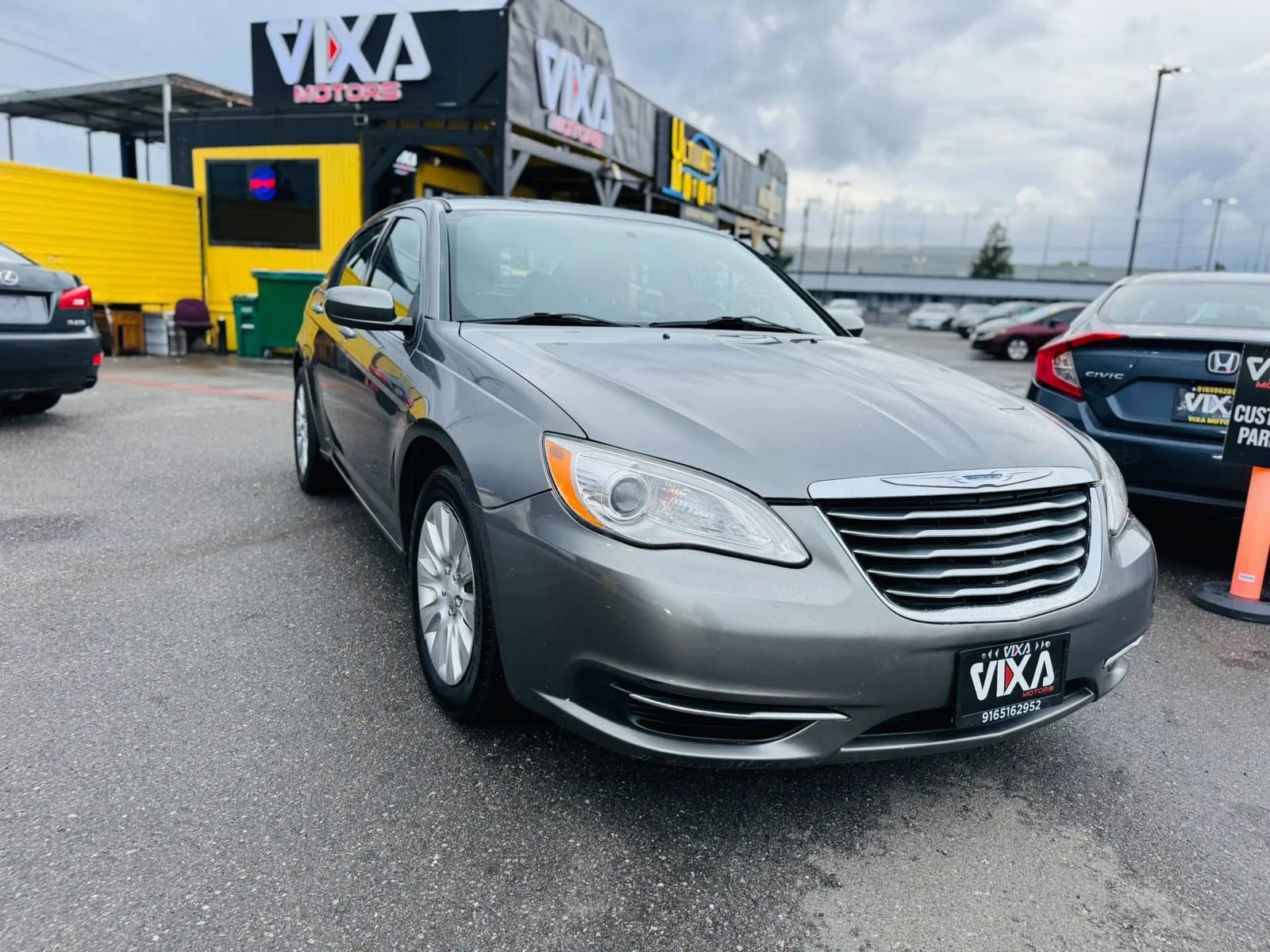 Used 2012 Chrysler 200 LX FWD image 3
