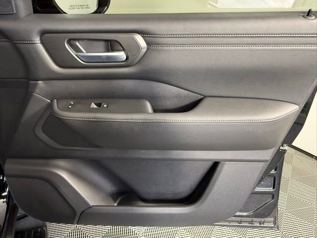 Used 2025 Nissan Armada SV RWD image 46