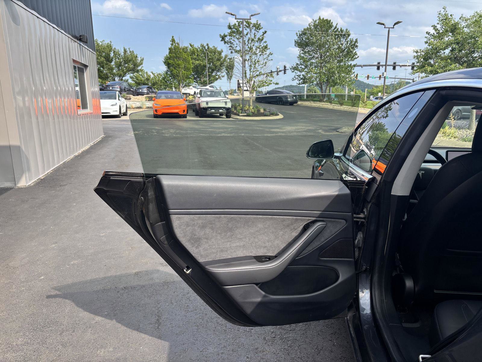 Used 2018 Tesla Model 3 Long Range RWD image 15