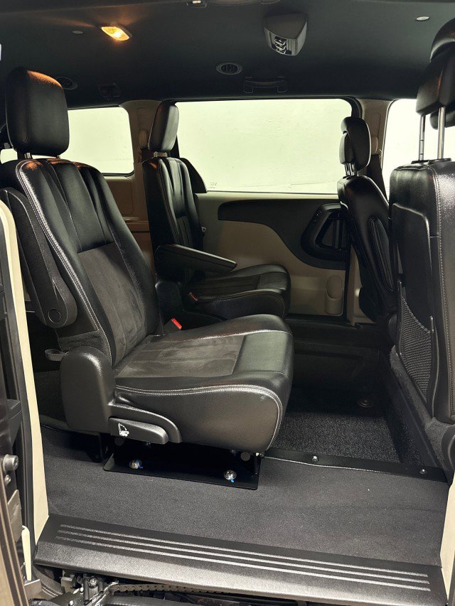 Used 2019 Dodge Grand Caravan SXT FWD image 29