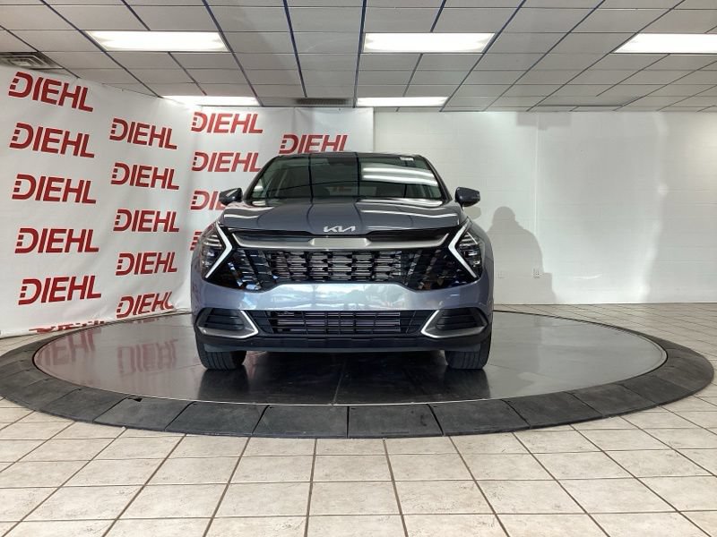 Used 2025 Kia Sportage EX FWD image 2