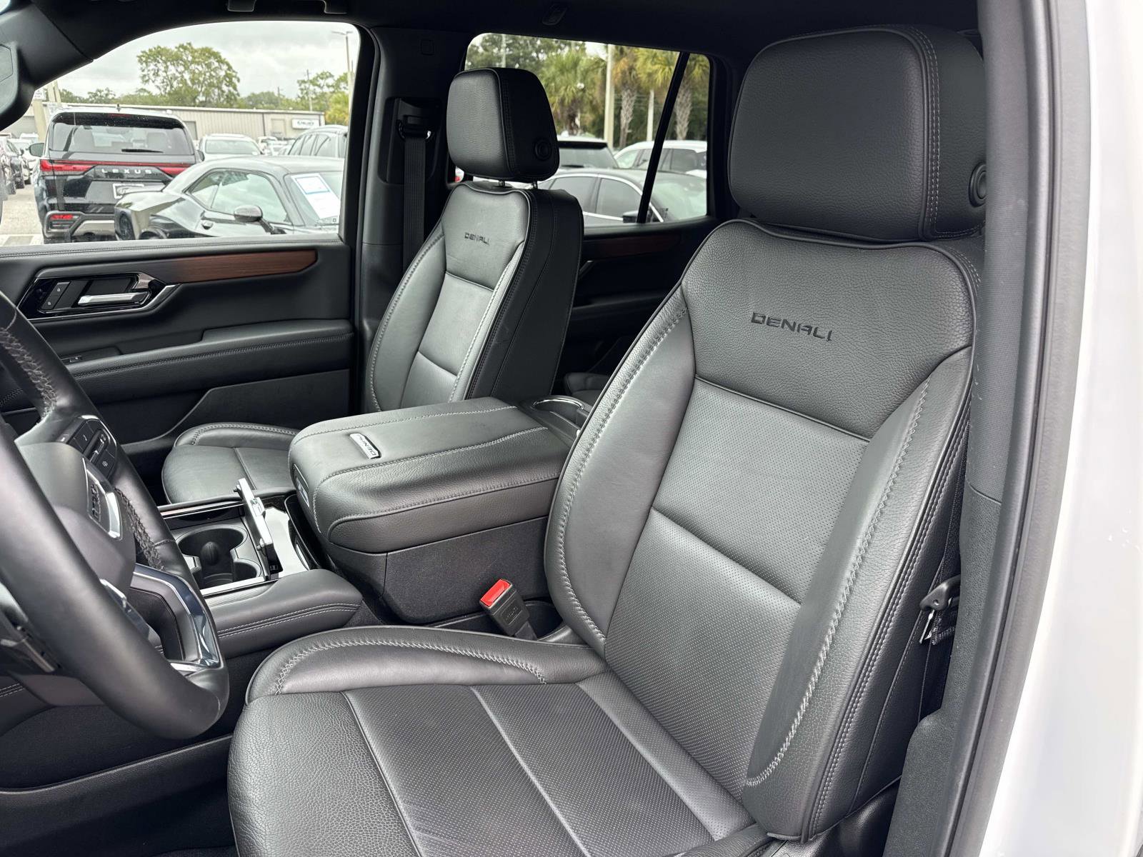 Used 2025 GMC Yukon Denali image 21