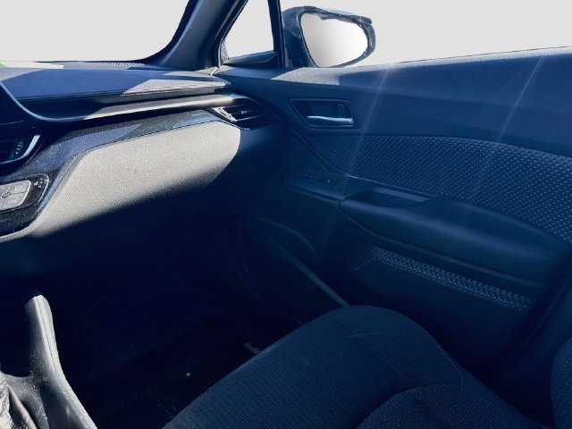 Used 2018 Toyota C-HR XLE FWD image 26