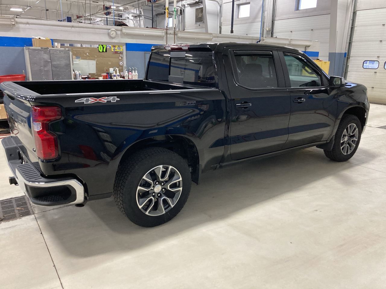 Used 2025 Chevrolet Silverado 1500 LT w/ All Star Edition Plus AWD/4WD image 8