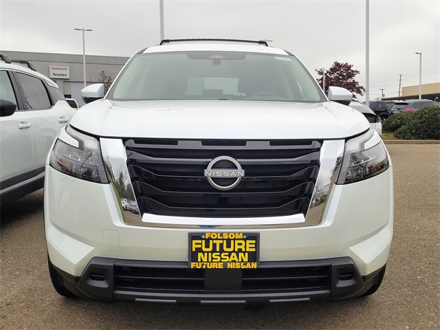 New 2025 Nissan Pathfinder SV image 3