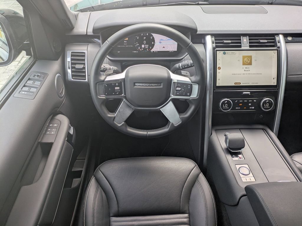 Certified 2025 Land Rover Discovery S image 18