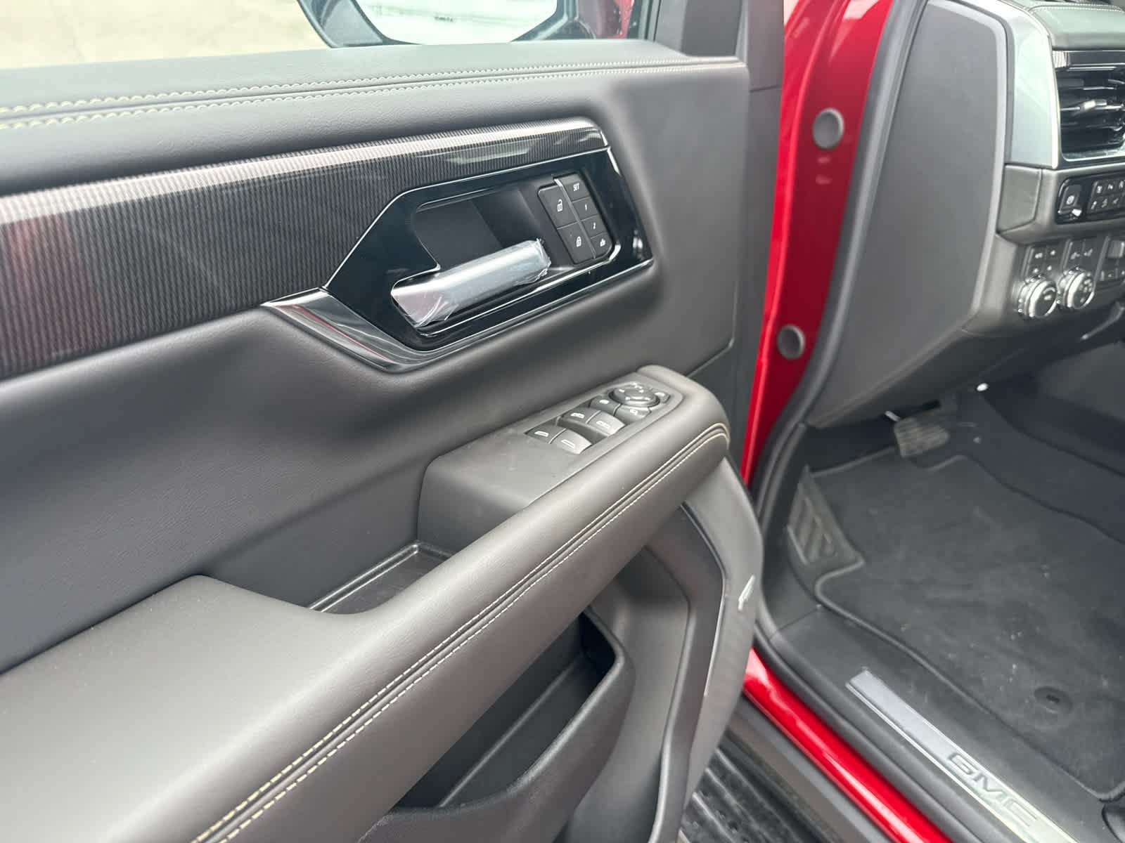 New 2026 GMC Yukon XL Elevation w/ Elevation Premium Package AWD/4WD image 14