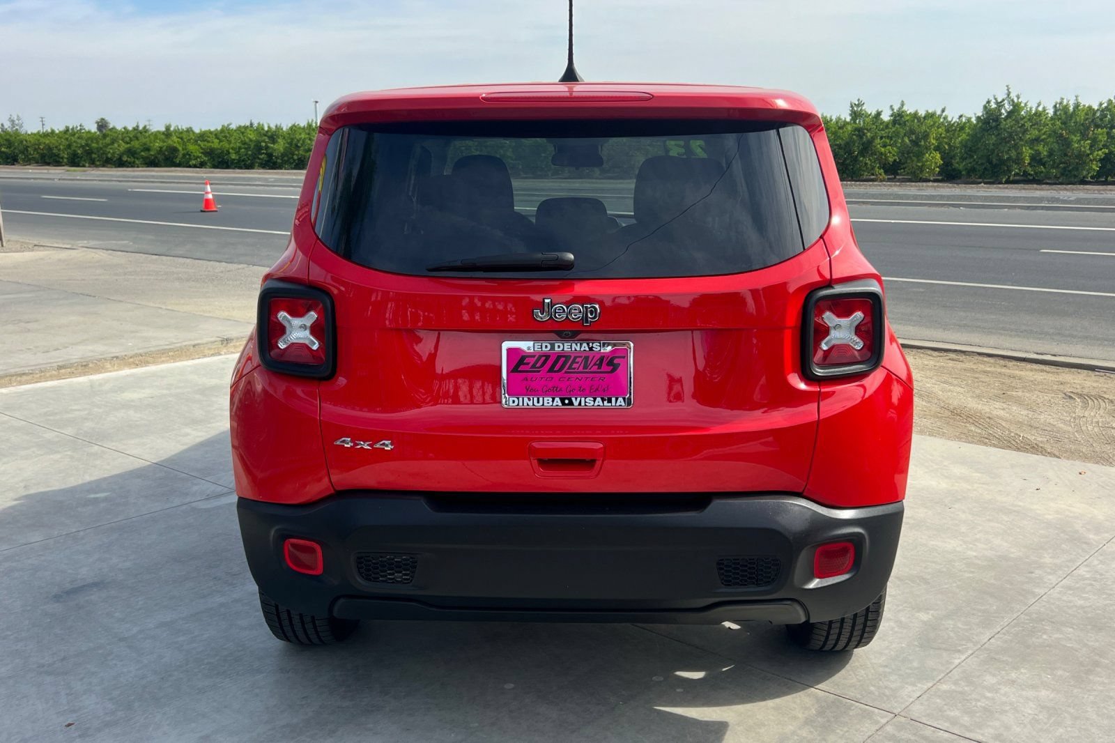 Used 2023 Jeep Renegade Latitude AWD/4WD image 6