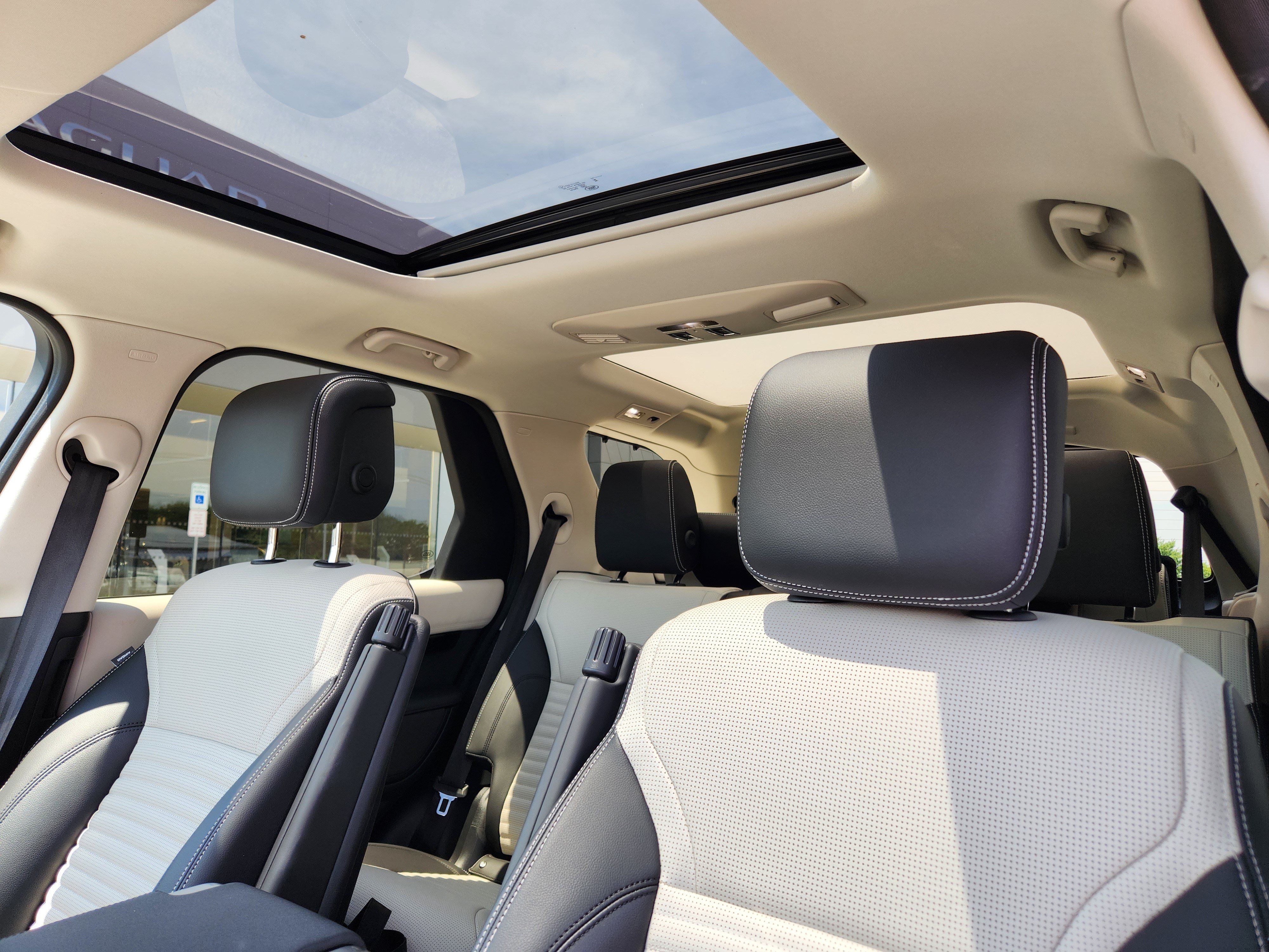 Certified 2025 Land Rover Discovery S AWD/4WD image 12