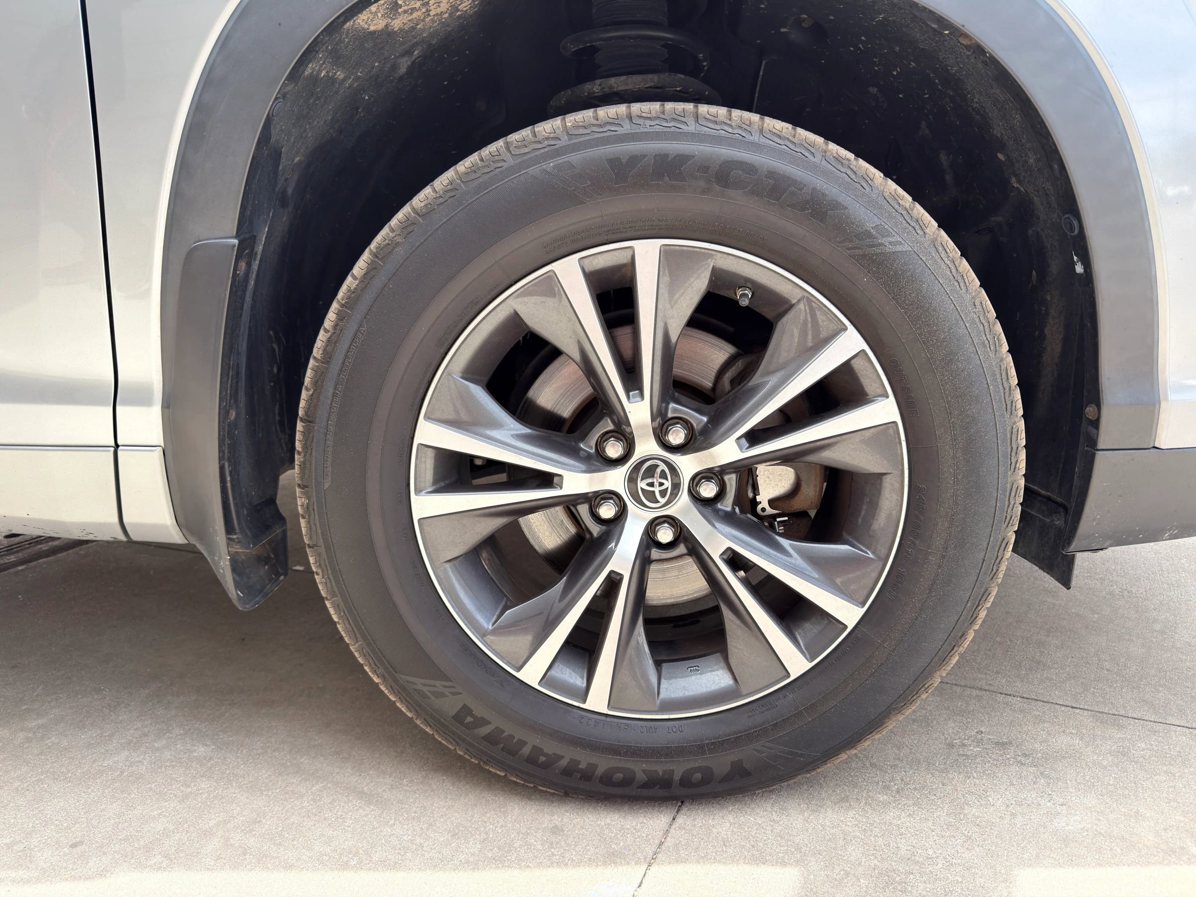 Used 2016 Toyota Highlander XLE image 27