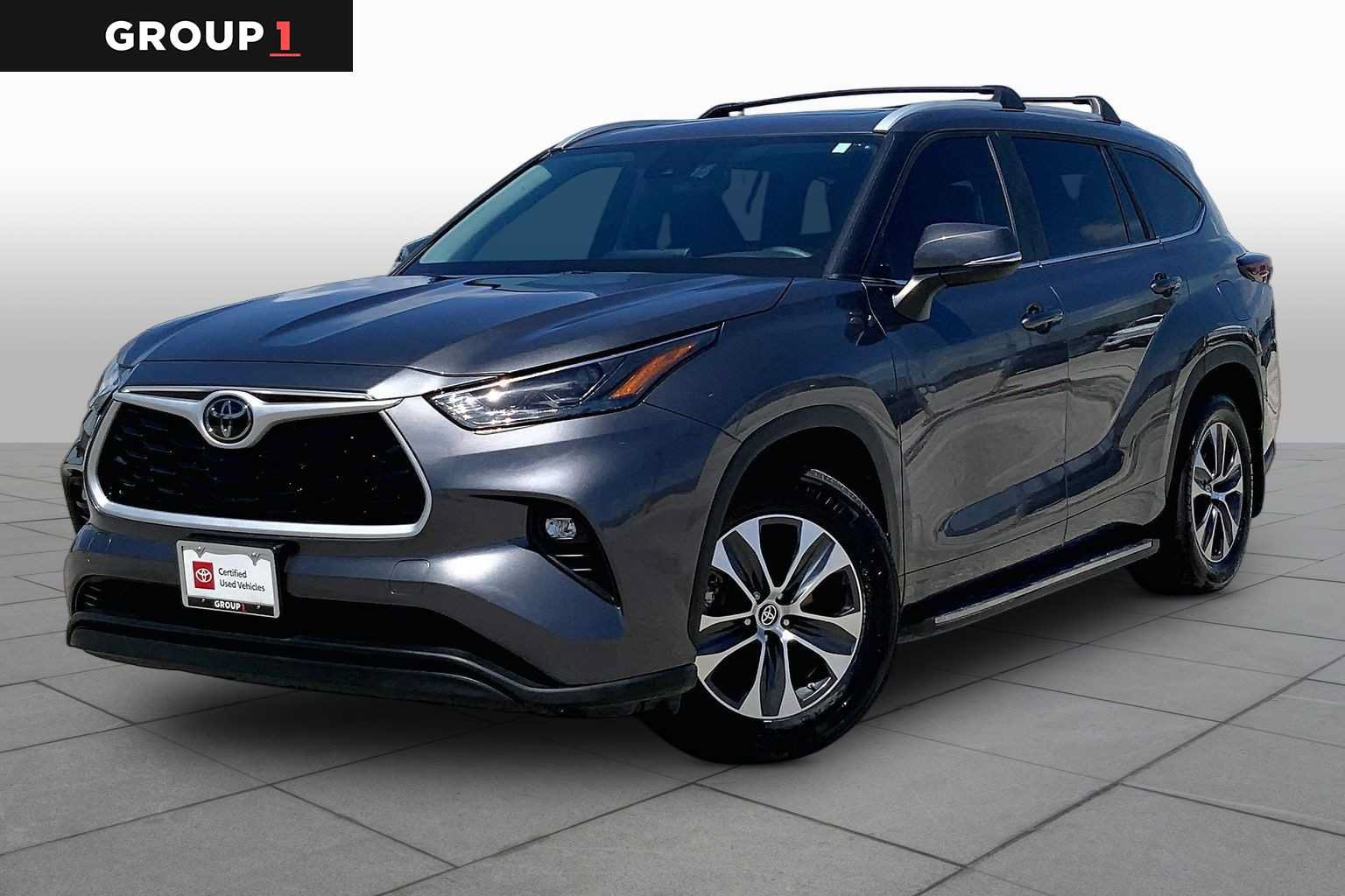 Used 2024 Toyota Highlander XLE FWD image 1
