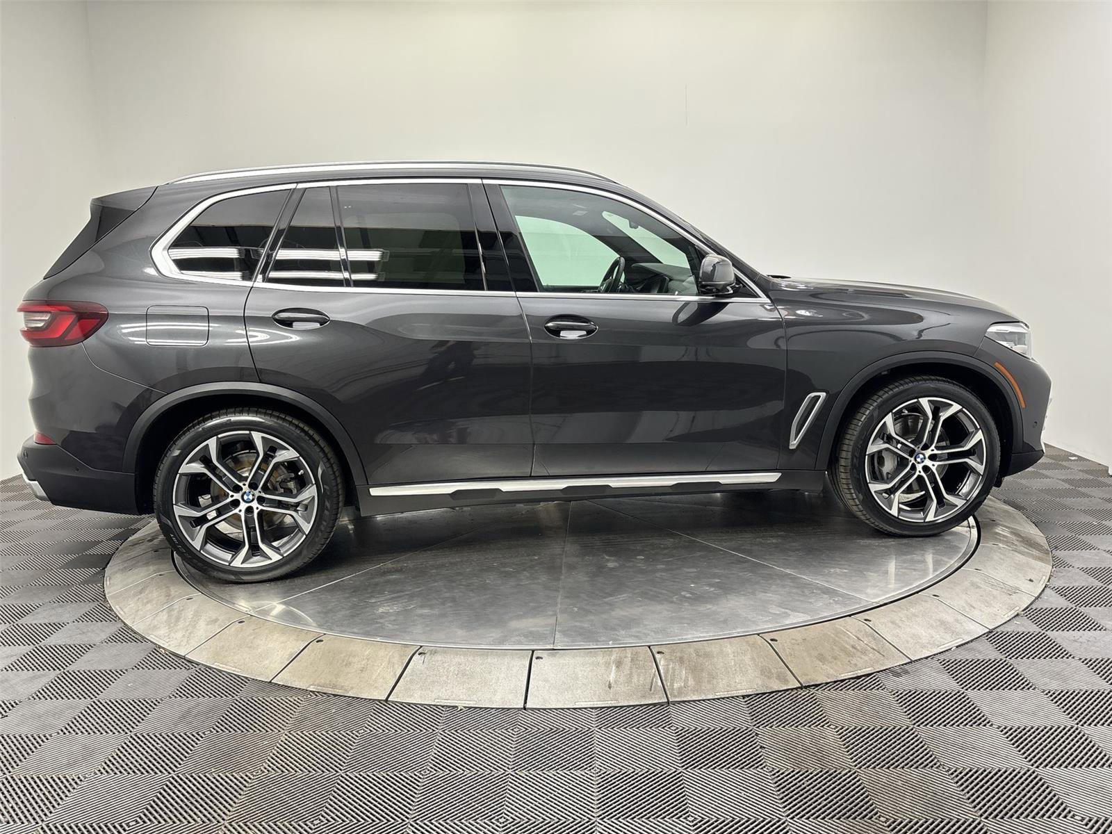 Used 2021 BMW X5 xDrive45e w/ Premium Package image 17