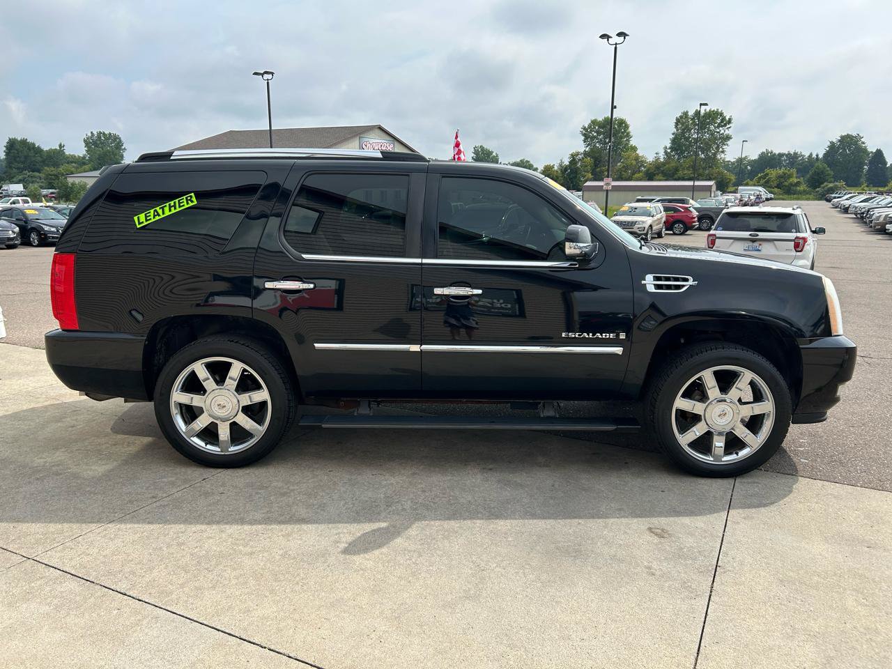 Used 2009 Cadillac Escalade AWD image 4
