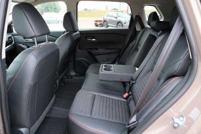 Certified 2025 Nissan Rogue SV image 15