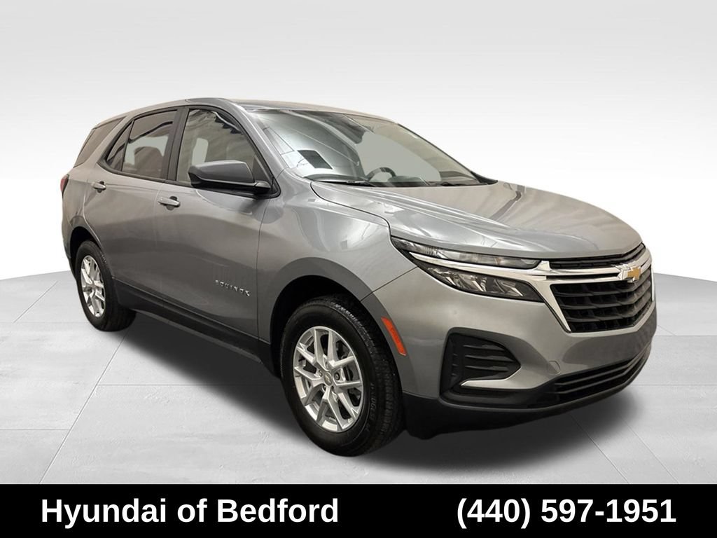 Used 2023 Chevrolet Equinox LS AWD/4WD image 3