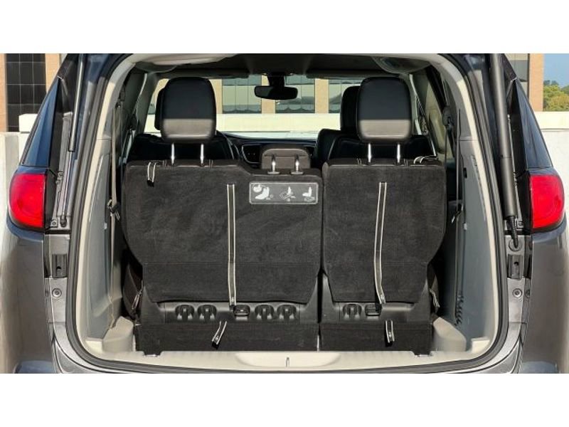 Used 2020 Chrysler Voyager Lxi image 21
