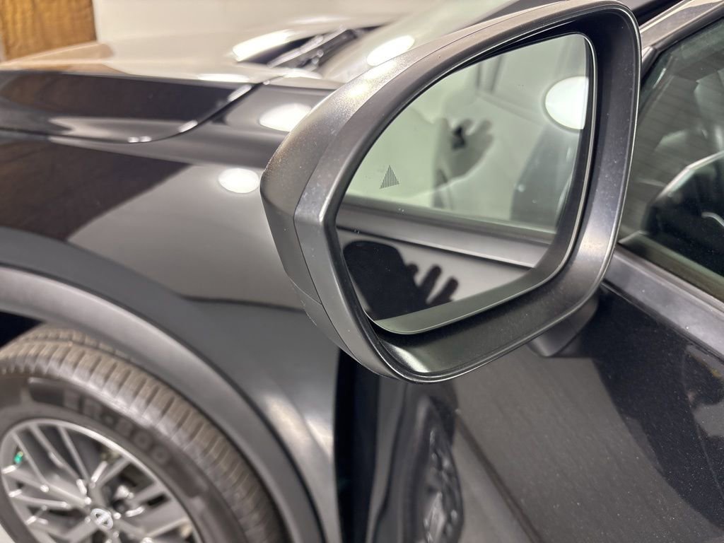 Used 2023 Nissan Rogue S image 18