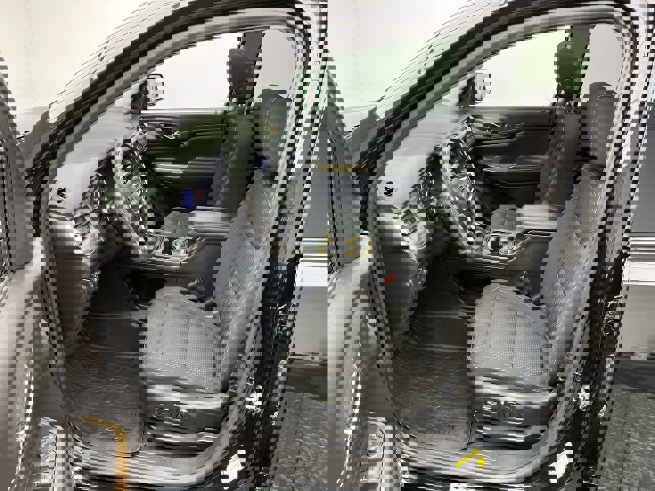 Certified 2023 GMC Acadia SLE w/ Driver Convenience Package image 3