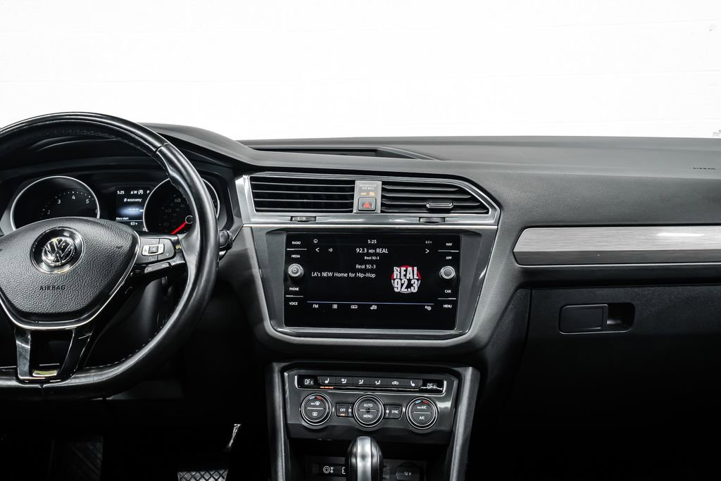 Used 2018 Volkswagen Tiguan SEL image 23