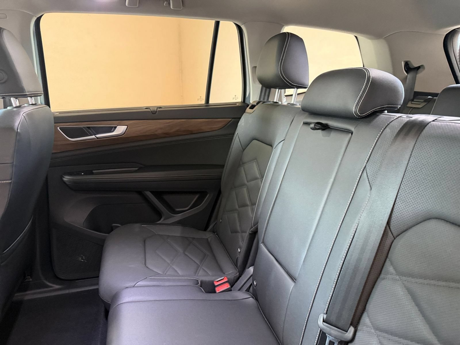 Used 2026 Volkswagen Atlas SE FWD image 32