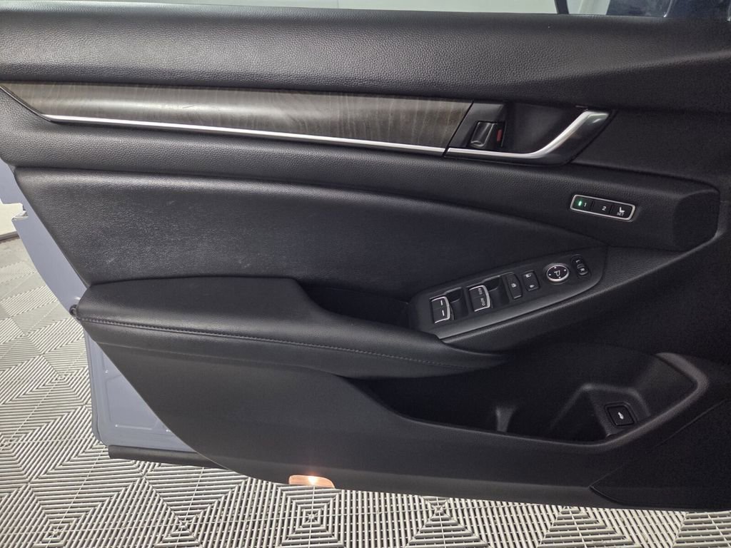 Used 2021 Honda Accord Touring image 19