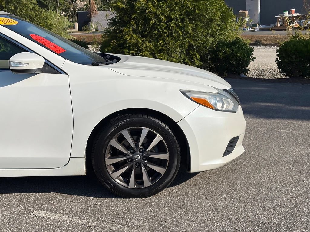 Used 2016 Nissan Altima 2.5 SV w/ Convenience Package FWD image 9