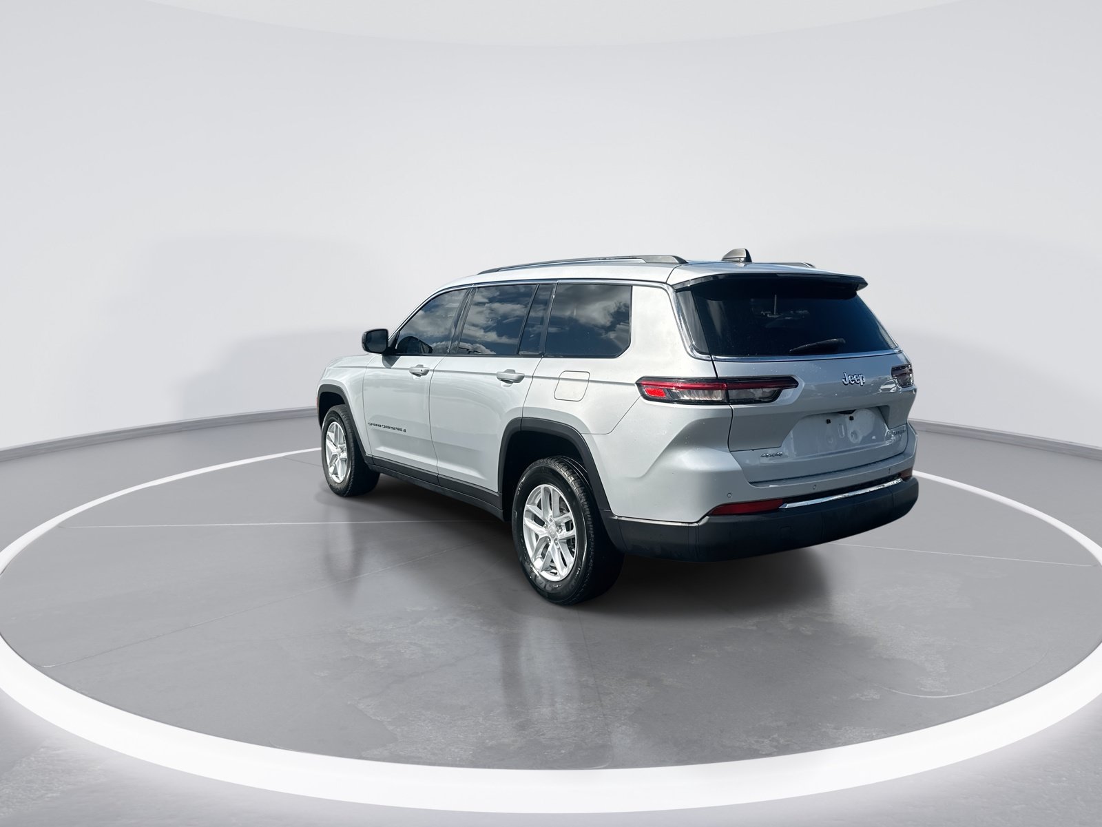 Used 2023 Jeep Grand Cherokee L Laredo w/ Luxury Tech Group I AWD/4WD image 7