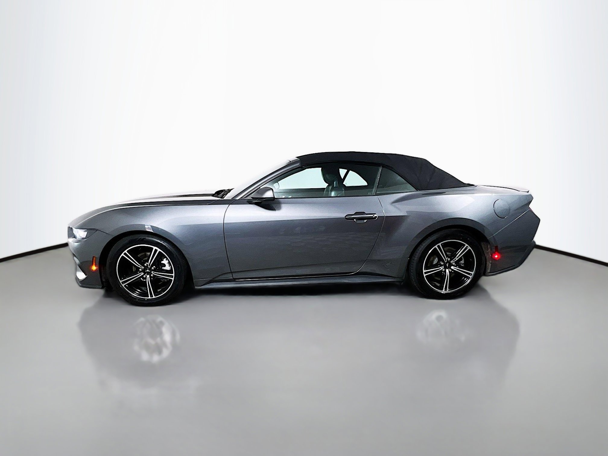 Used 2024 Ford Mustang Premium image 9