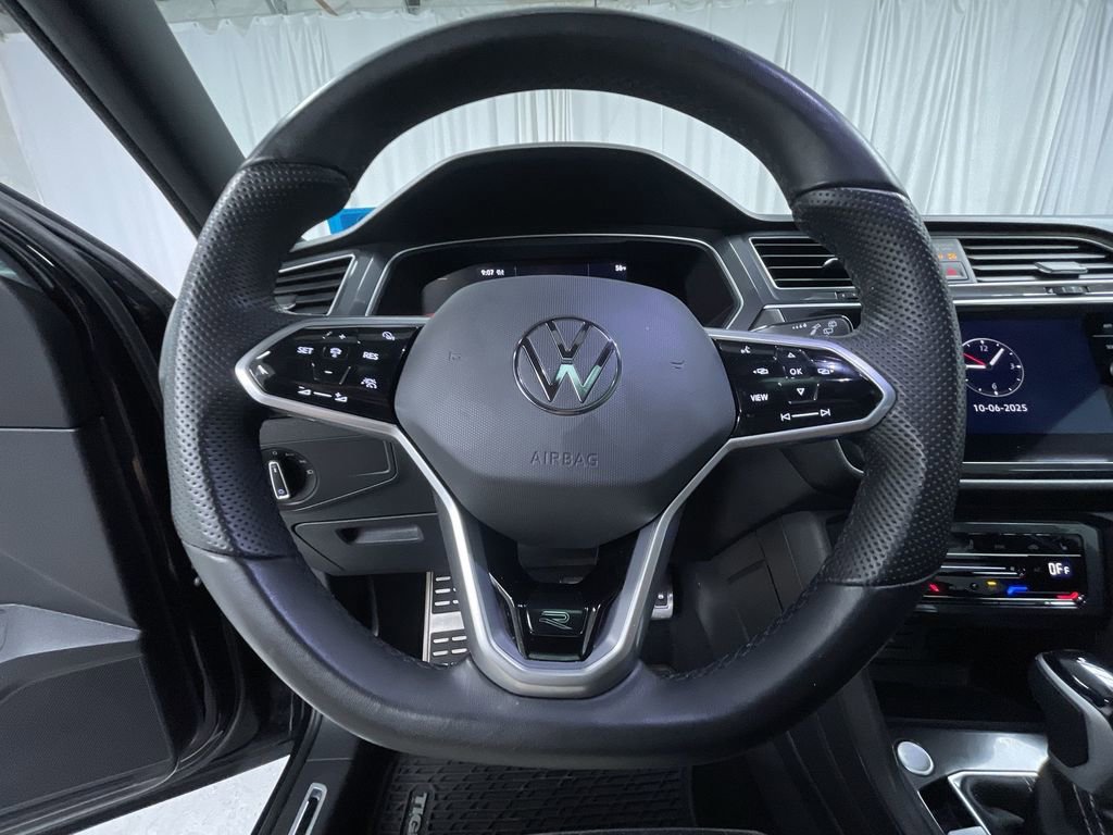 Used 2024 Volkswagen Tiguan SE R-Line image 16