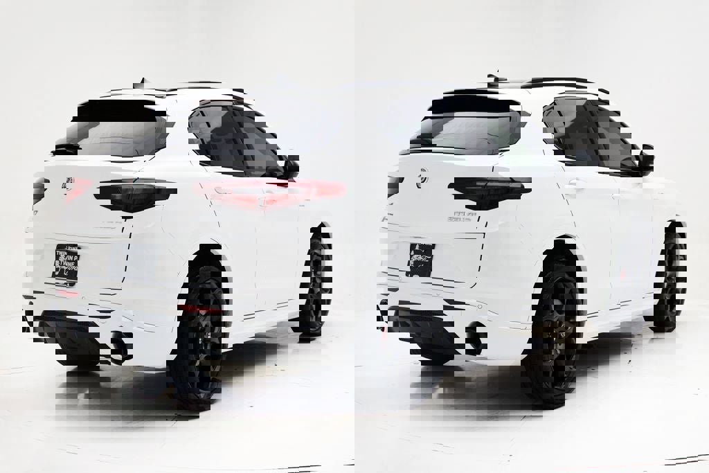 Used 2022 Alfa Romeo Stelvio Veloce image 9