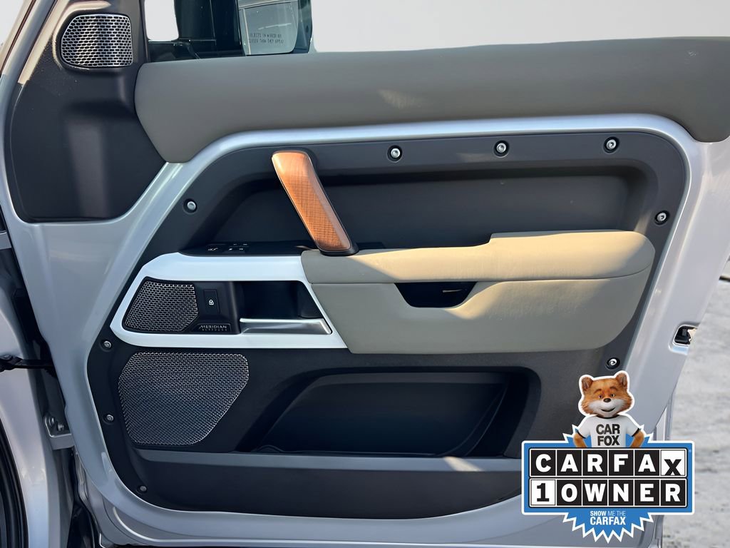 Used 2022 Land Rover Defender 110 X-Dynamic SE image 32