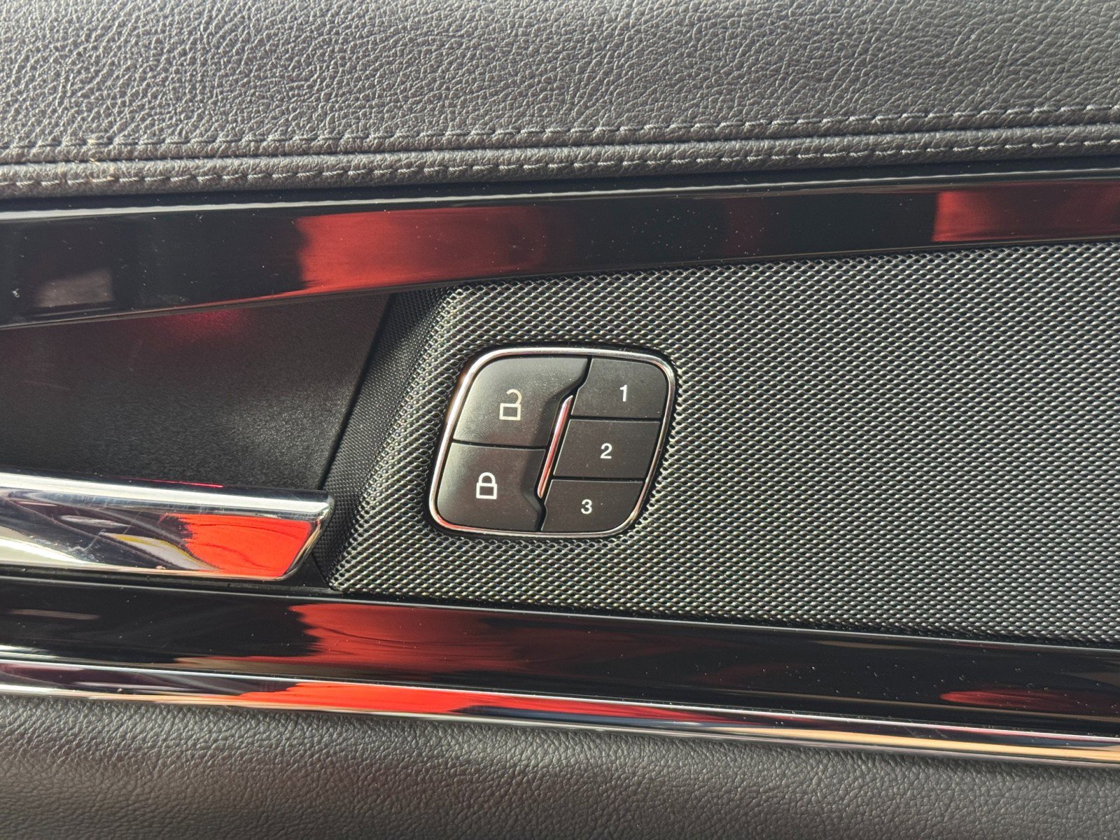 Used 2022 Lincoln Nautilus Reserve image 17