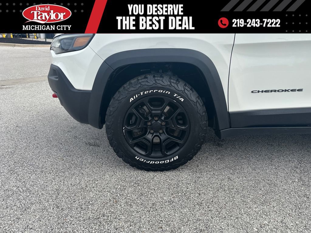 Used 2019 Jeep Cherokee Trailhawk image 16