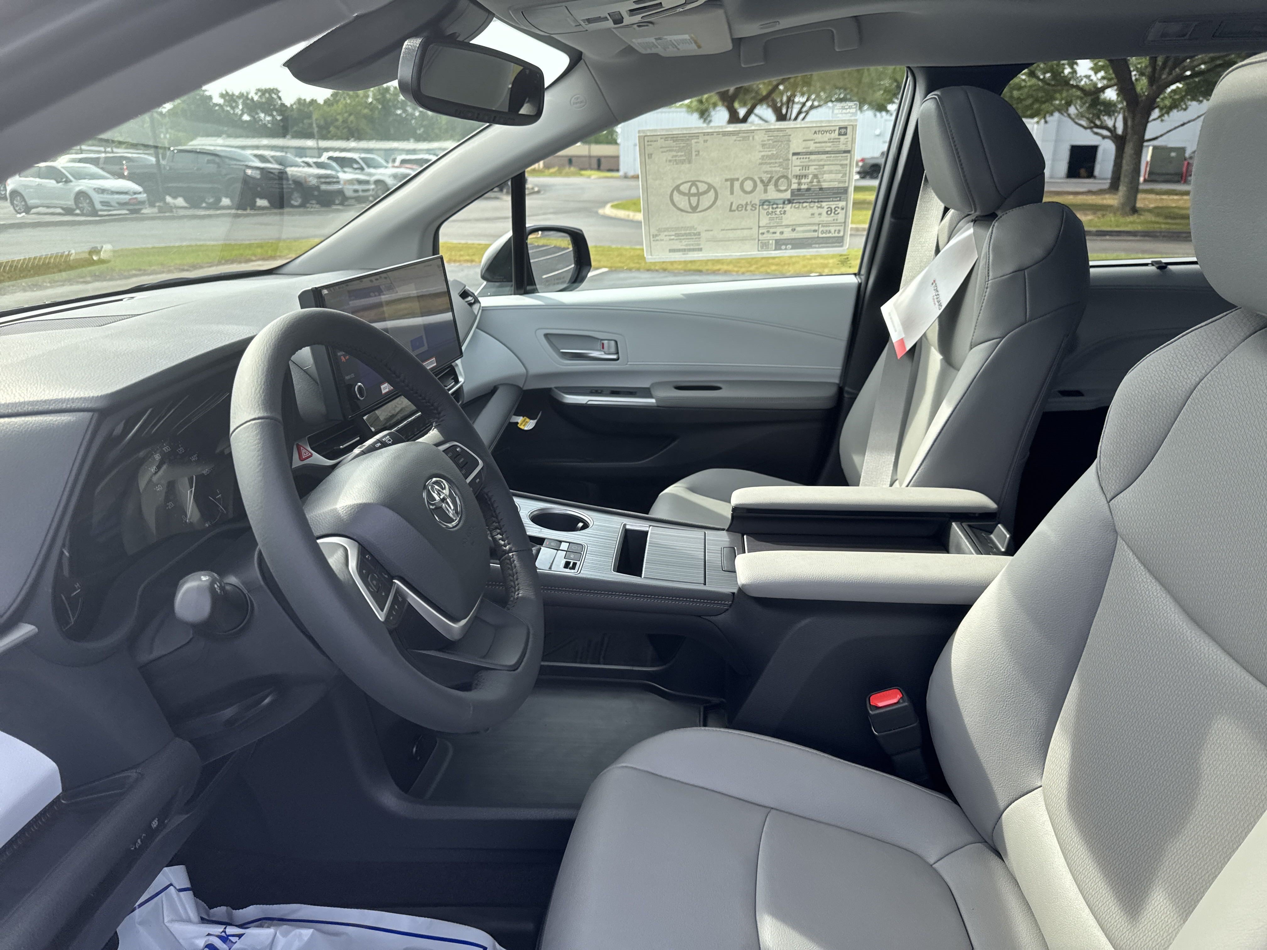 New 2025 Toyota Sienna XLE FWD image 14