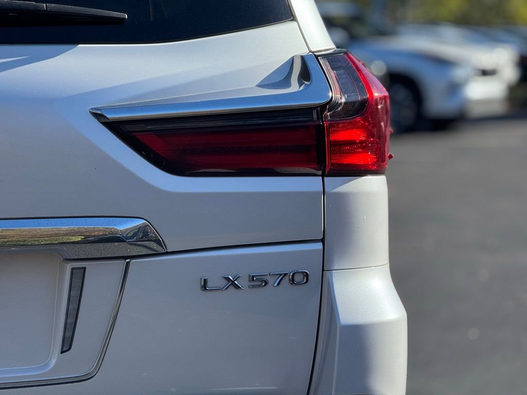 Used 2019 Lexus LX 570 4WD image 14