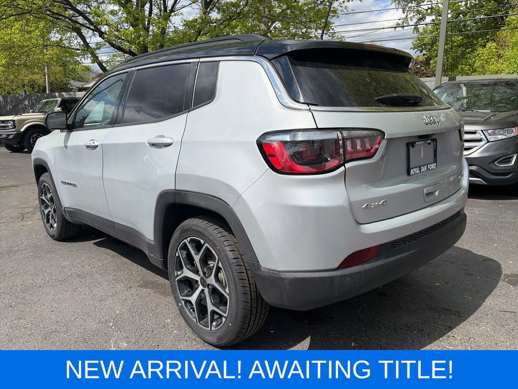 Used 2025 Jeep Compass Limited AWD/4WD image 3
