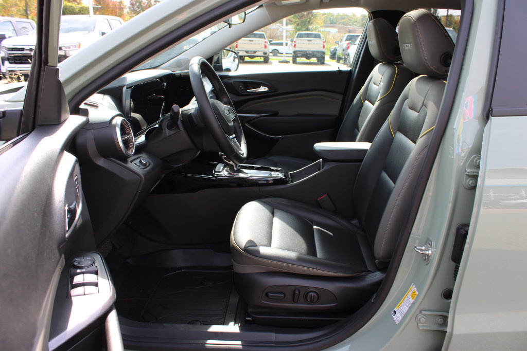 Used 2025 Chevrolet Trax ACTIV w/ Sunroof Package FWD image 8