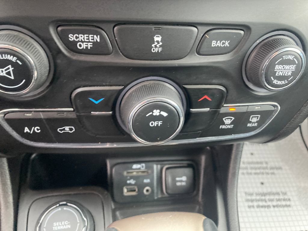 Used 2017 Jeep Cherokee Latitude image 29