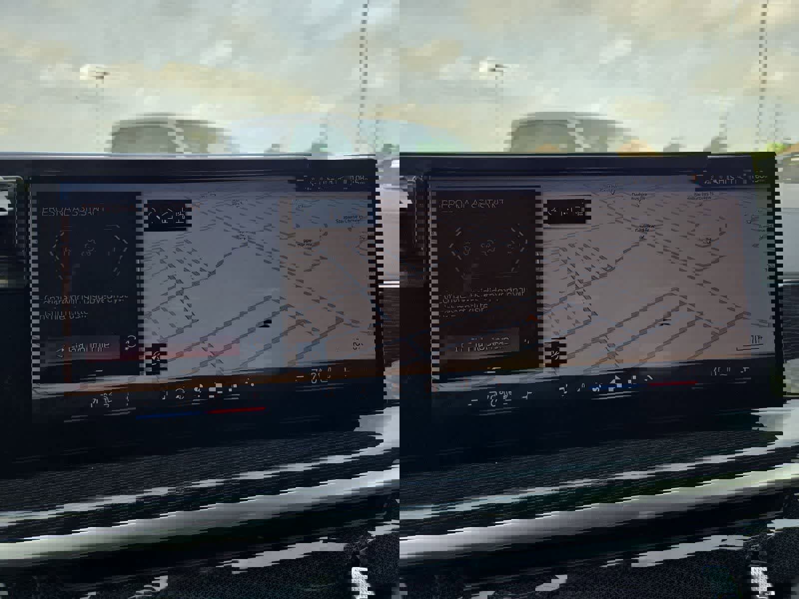 Used 2024 BMW X7 xDrive40i w/ M Sport Package image 28