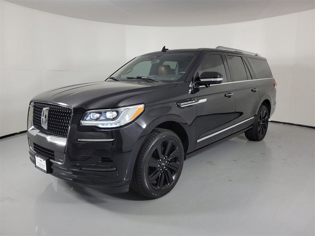 Used 2023 Lincoln Navigator L Reserve image 2