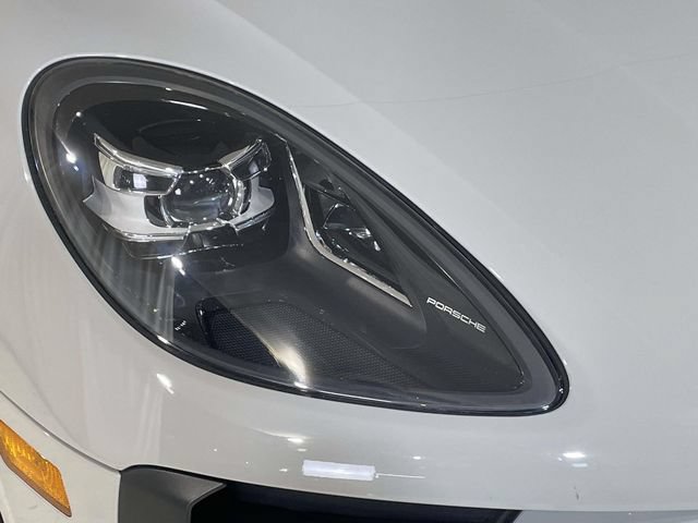 Certified 2020 Porsche Macan AWD/4WD image 15